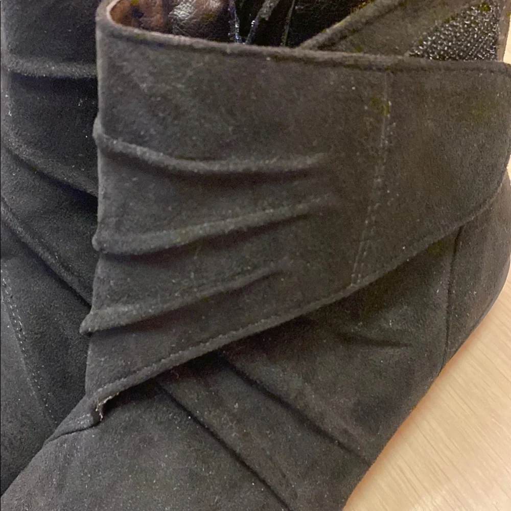 Slouchy Black Ankle Boots with Minimalist Design 7.5 Round Toe Goth Grunge